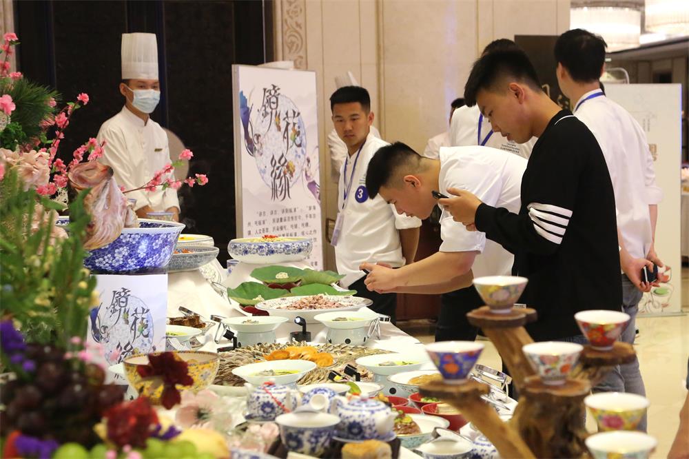 1634630344438956.jpg 连云港市第五届餐饮文化博览会开幕2.JPG