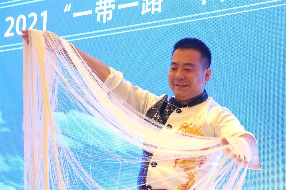 1634630378867755.jpg 连云港市第五届餐饮文化博览会开幕6.JPG