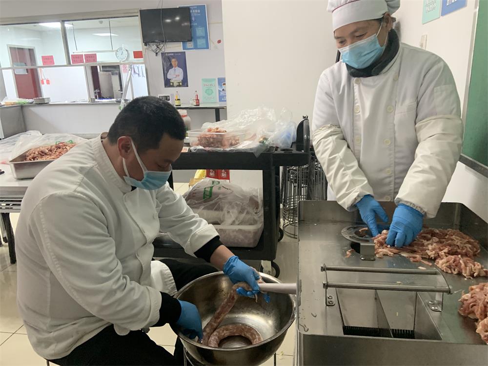 1641959101530760.jpg 打造暖心食堂,为职工谋福利2.jpg