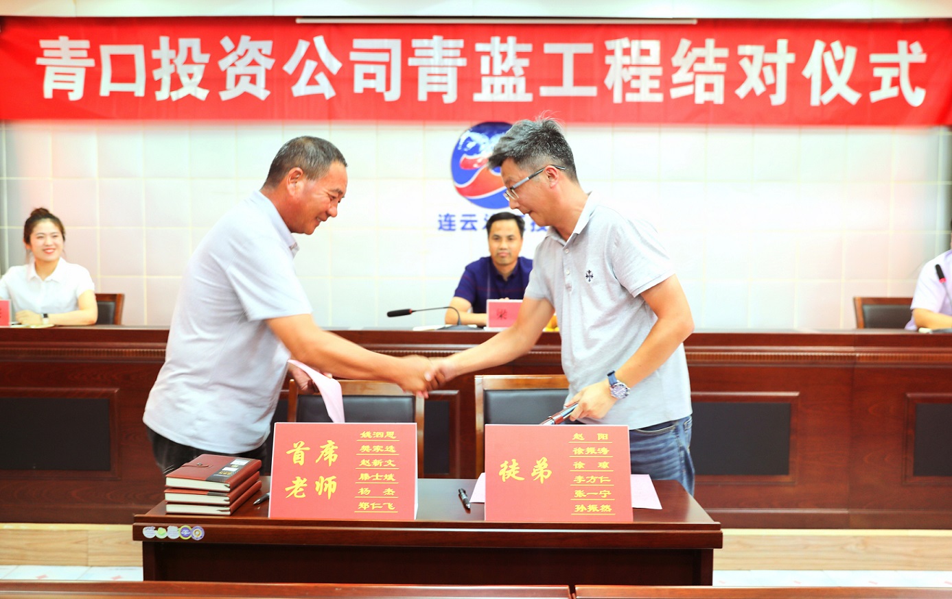 1661214072273149.jpg 02师徒结对签约.jpg