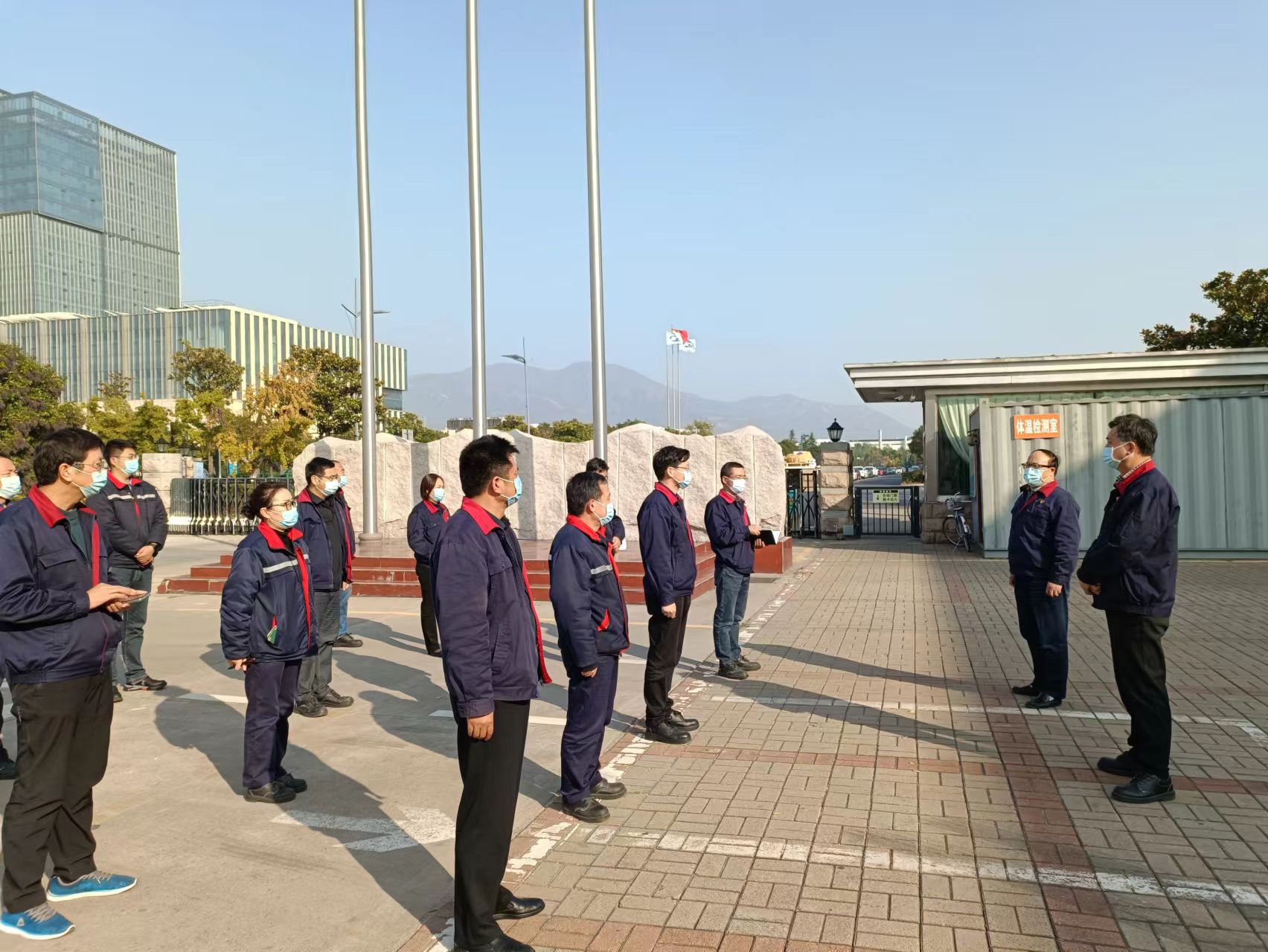 1669104392151149.jpg 公司领导与员工“面对面”进行思想交流.jpg