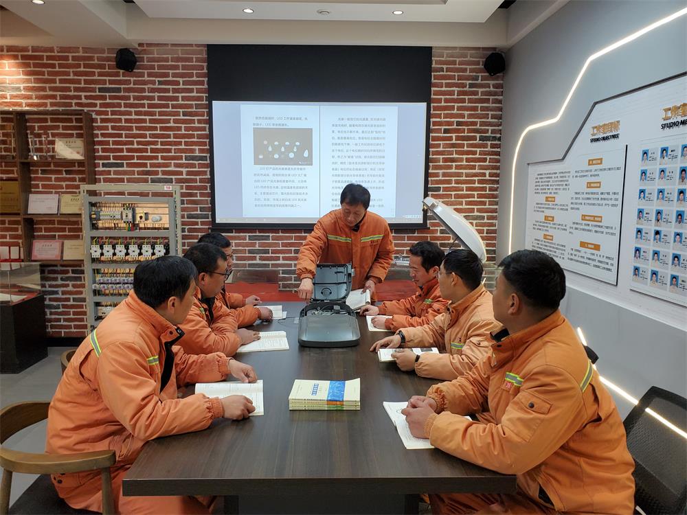 深学细悟促实干  踔厉奋发勇担当（照片2）.jpg