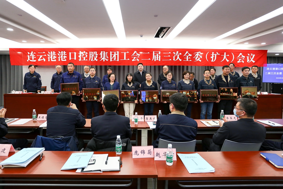 1679533141459456.jpg 模范_副本.jpg