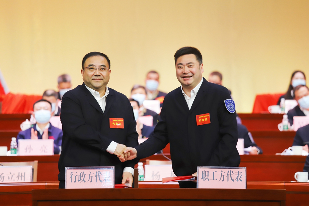 1682501696901992.jpg 签约_副本.jpg