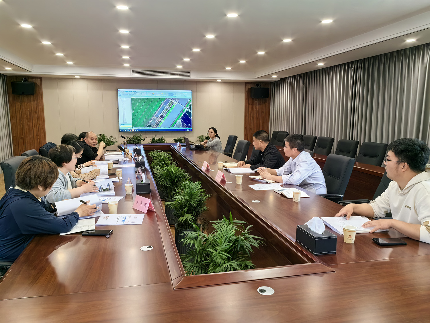 1715044337761799.jpg 20240429 云台召开新增耕地综合整治项目暨土壤污染状况调查报告专家论证会.jpg