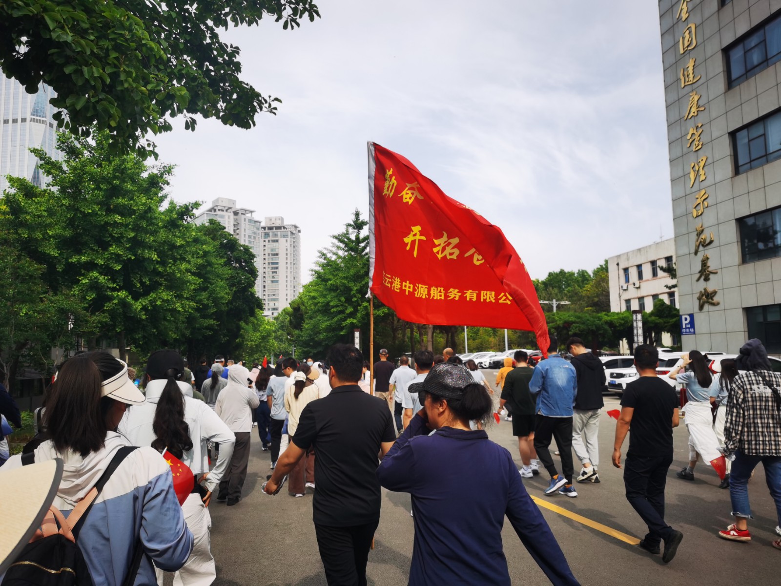 1747643736668342.jpg 健步1.jpg