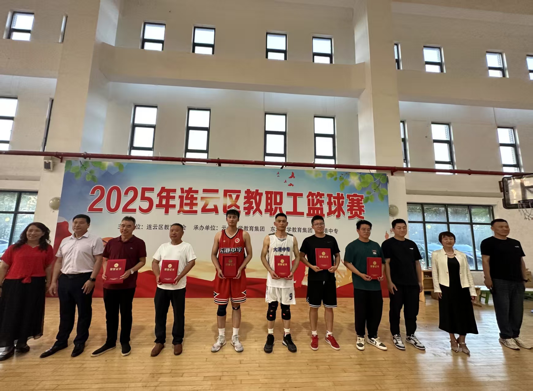 1.颁奖照片.jpg