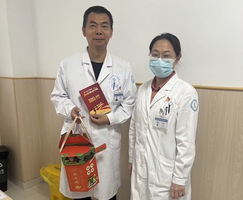1中高考慰问.jpg