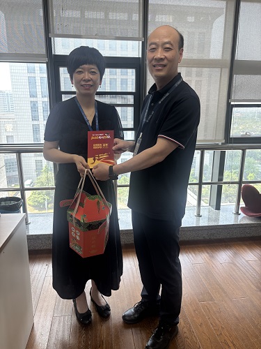 中高考慰问2.jpg