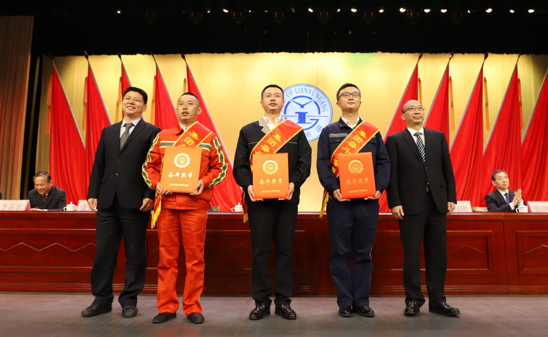 8奋斗奖章提名奖.JPG