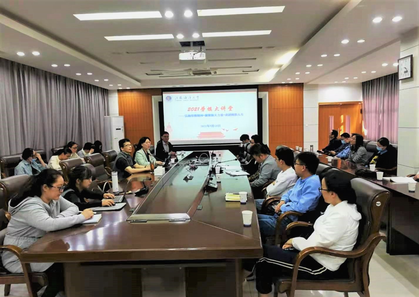 1621578603265333.jpg 海洋大学劳模宣讲.jpg