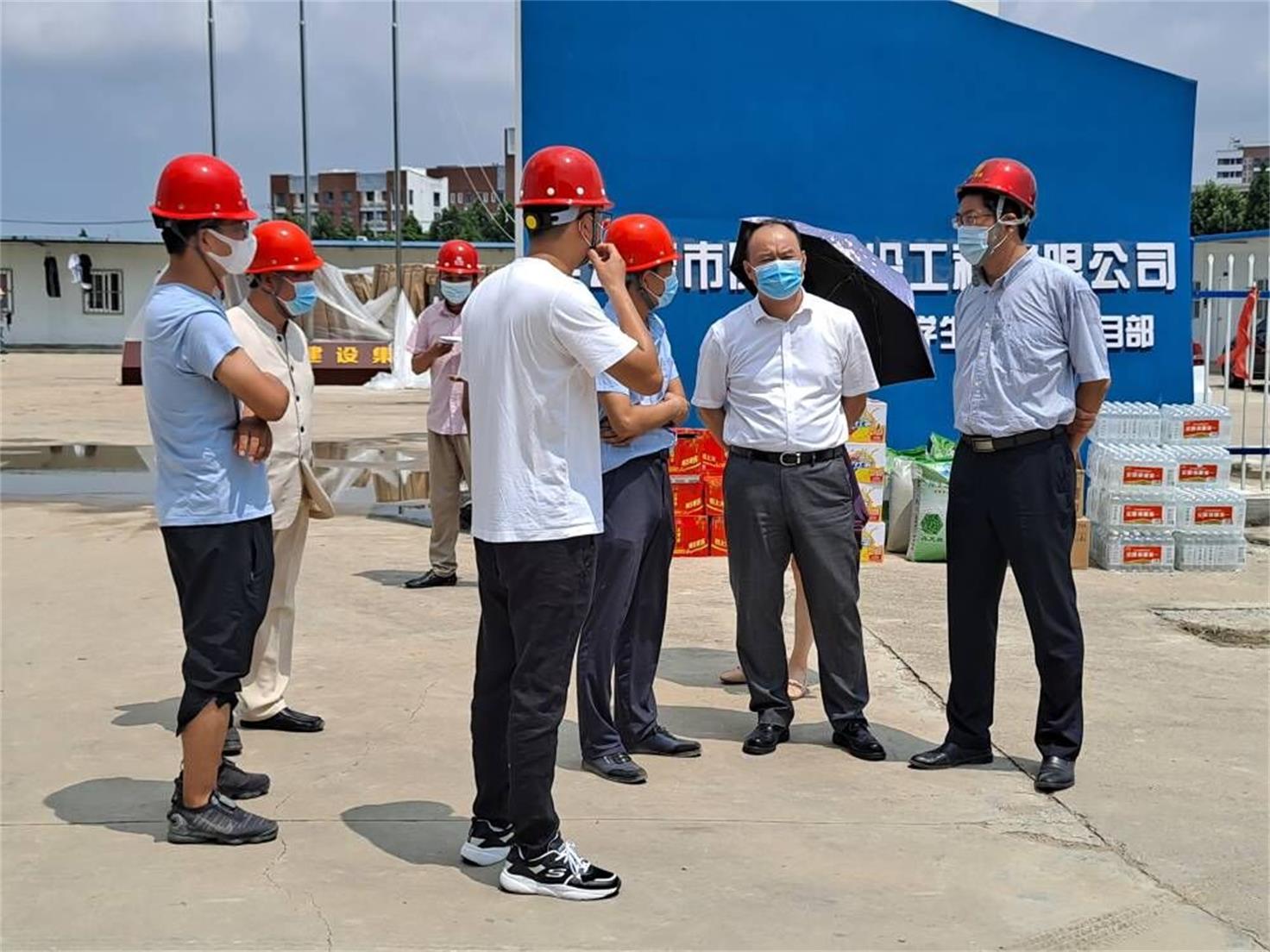 1628473908267657.jpg 张勇经济师慰问师专学生宿舍楼项目 (2).jpg