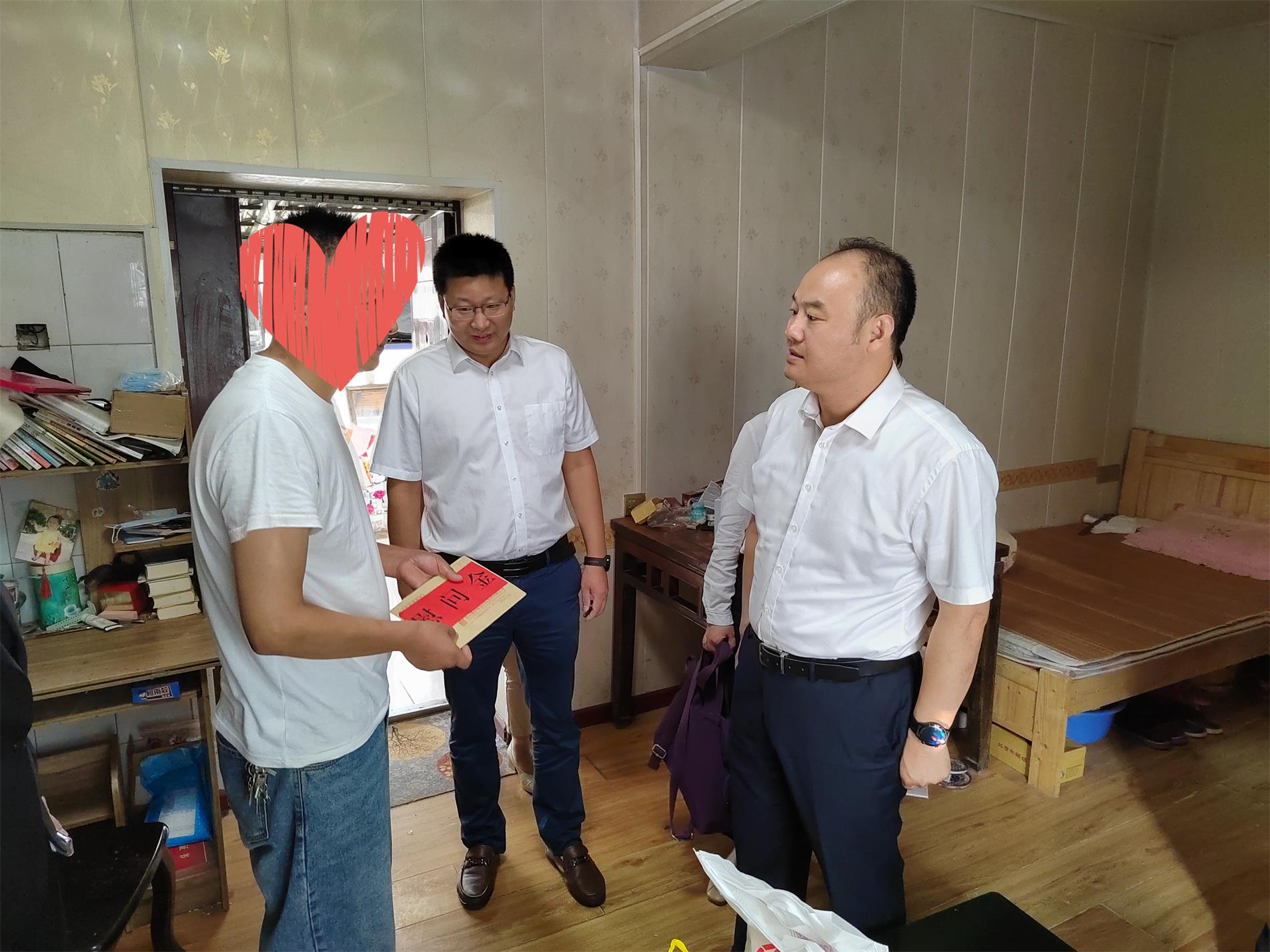 1632297178966020.jpg 9张总慰问_副本.jpg