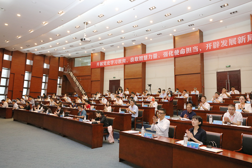 教代会图片3.jpg